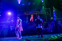 ジャン海渡、田中洸希、松村和哉によるパフォーマンスの様子。