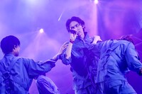 古川毅（中央）