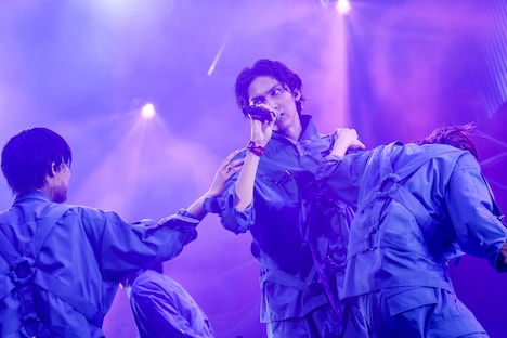 古川毅（中央）