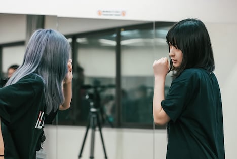 ナオ・オブ・ナオ（豆柴の大群）対チャンアダルト。