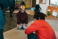 「WACK合同オーディション2023」より、悩む渡辺淳之介。