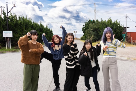 左からナ前ナ以（ASP）、トギー（BiS）、maho（ExWHYZ）、ナルハワールド（GANG PARADE）、ナオ・オブ・ナオ（豆柴の大群）。