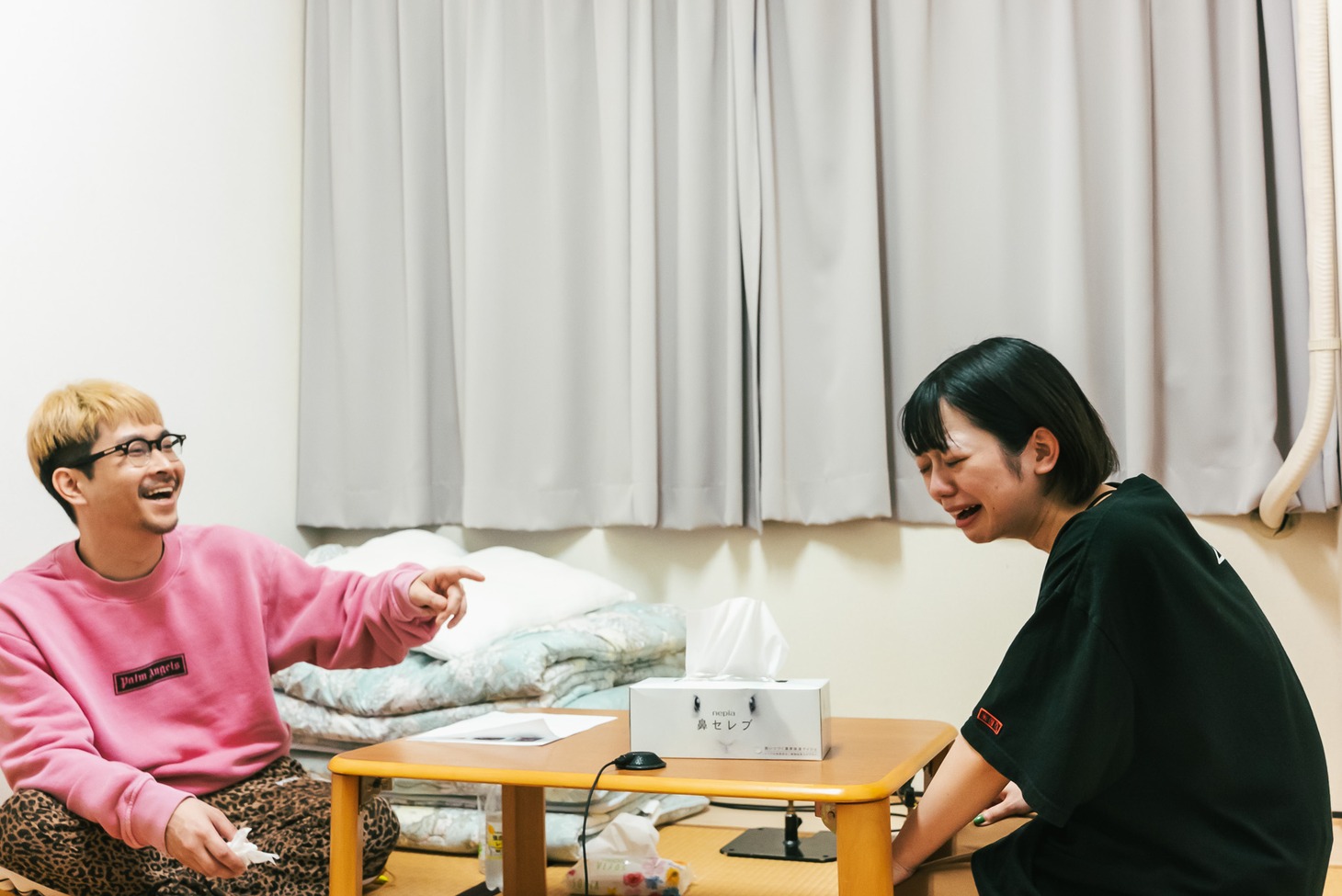 笑う渡辺淳之介、泣くナ前ナ以（ASP）。