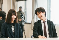 「WACK合同オーディション2023」5日目 コント中のWACK堂前氏、WACK深谷氏。