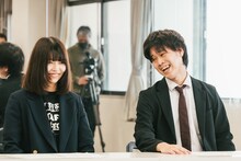 「WACK合同オーディション2023」5日目 コント中のWACK堂前氏、WACK深谷氏。