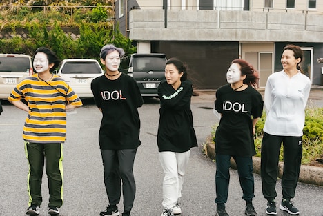 左からナ前ナ以（ASP）、ナオ・オブ・ナオ（豆柴の大群）、ナルハワールド（GANG PARADE）、トギー（BiS）、maho（ExWHYZ）。