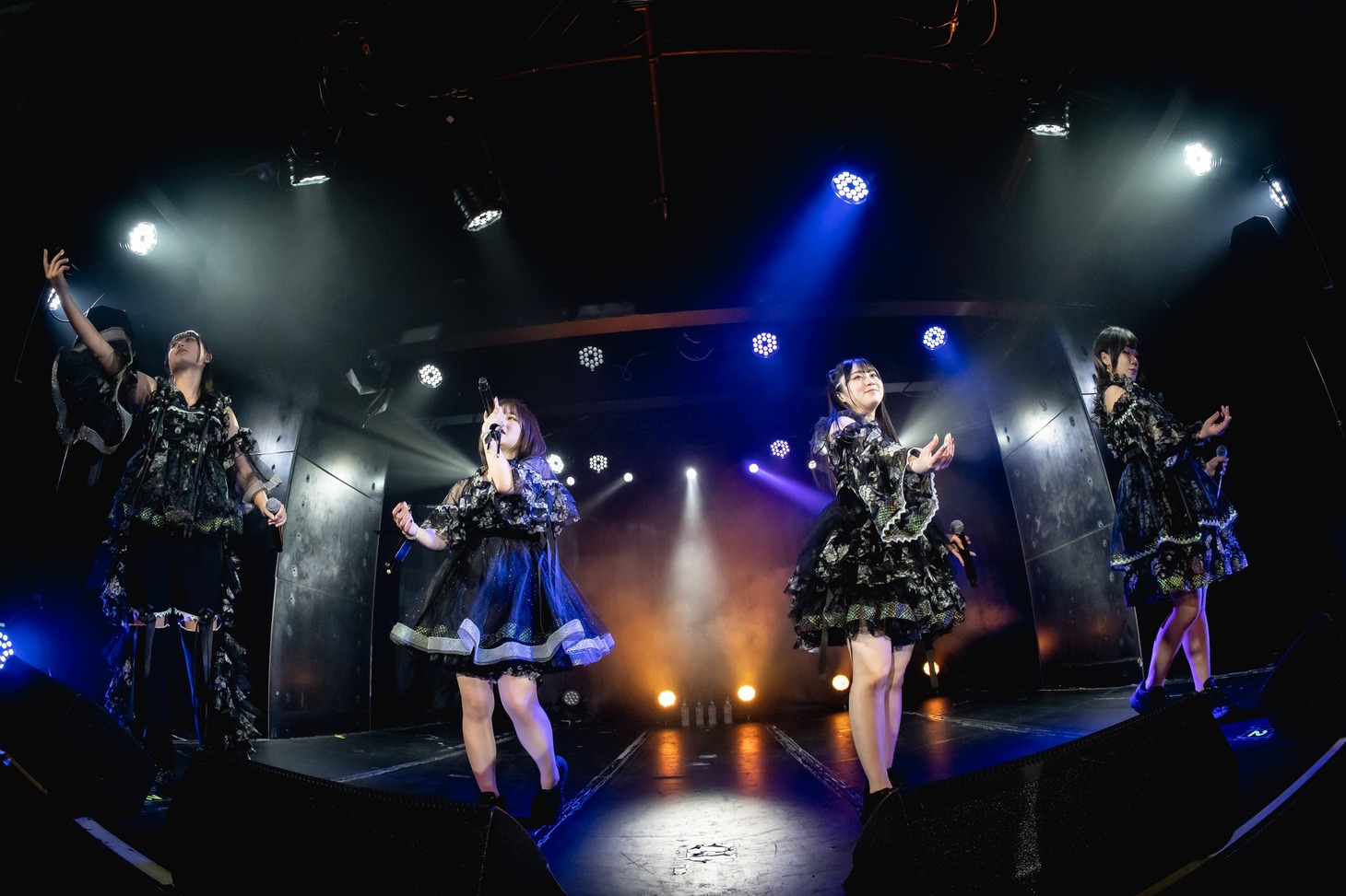 「fishbowl 1st oneman tour『ブリストルシュブンキン』」ファイナル公演の様子。（撮影：ヤギタツノリ）