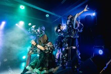 「fishbowl 1st oneman tour『ブリストルシュブンキン』」ファイナル公演の様子。（撮影：ヤギタツノリ）