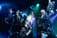 「fishbowl 1st oneman tour『ブリストルシュブンキン』」ファイナル公演の様子。（撮影：ヤギタツノリ）