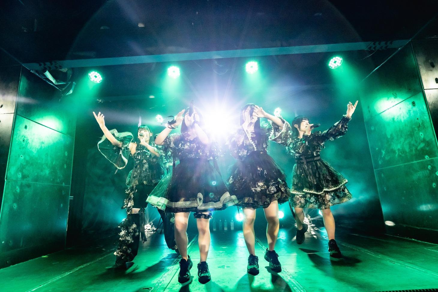 「fishbowl 1st oneman tour『ブリストルシュブンキン』」ファイナル公演の様子。（撮影：ヤギタツノリ）