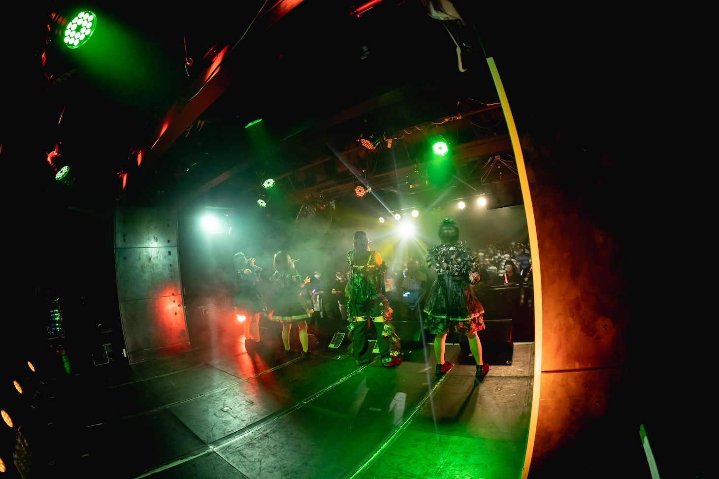 「fishbowl 1st oneman tour『ブリストルシュブンキン』」ファイナル公演の様子。（撮影：ヤギタツノリ）