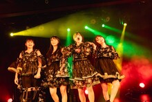 「fishbowl 1st oneman tour『ブリストルシュブンキン』」ファイナル公演の様子。（撮影：ヤギタツノリ）