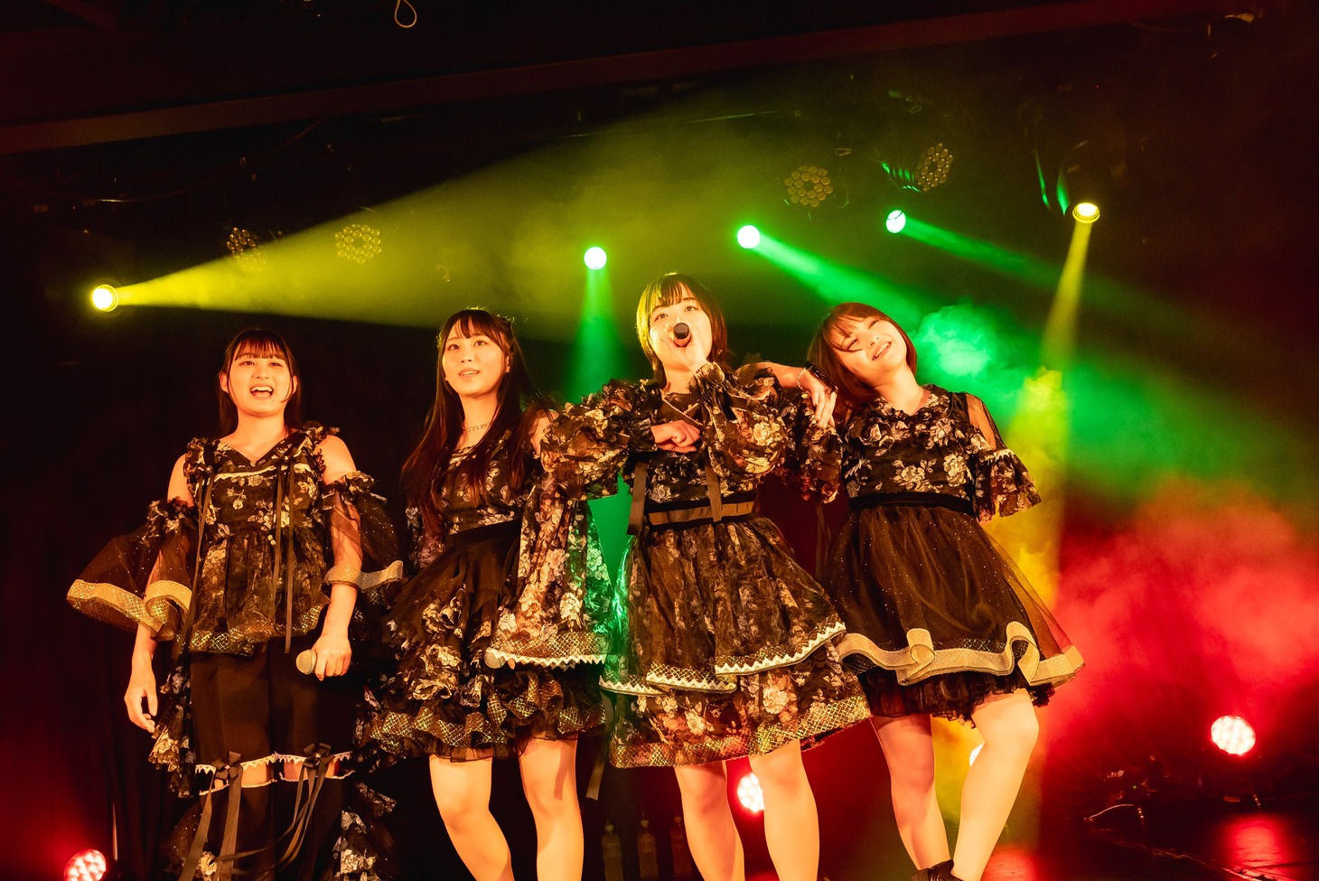 「fishbowl 1st oneman tour『ブリストルシュブンキン』」ファイナル公演の様子。（撮影：ヤギタツノリ）