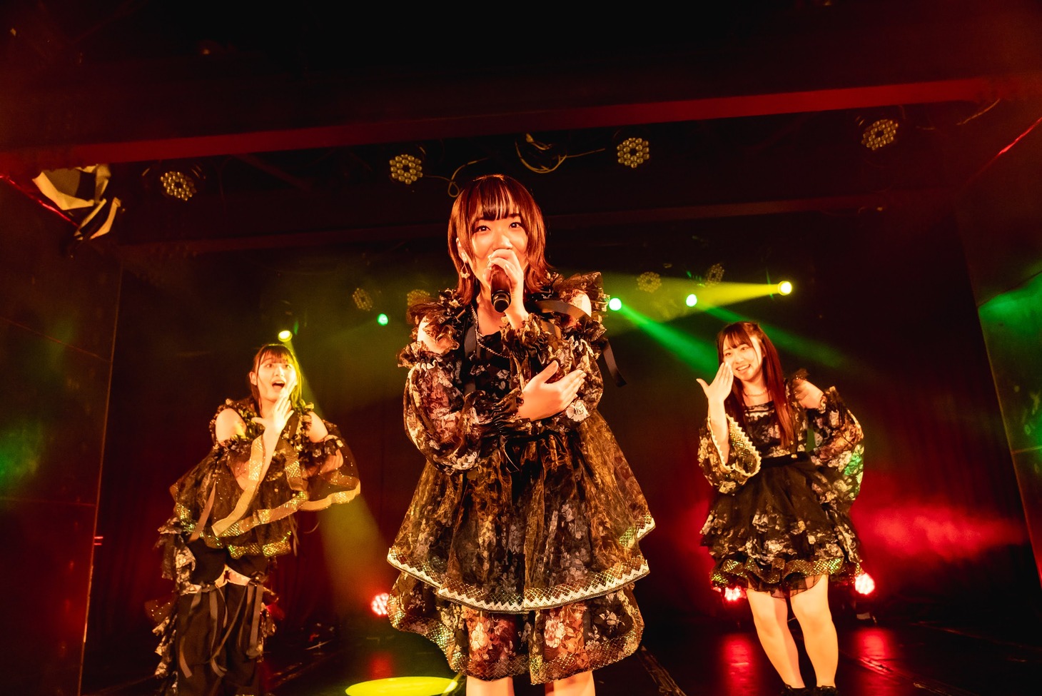 「fishbowl 1st oneman tour『ブリストルシュブンキン』」ファイナル公演の様子。（撮影：ヤギタツノリ）