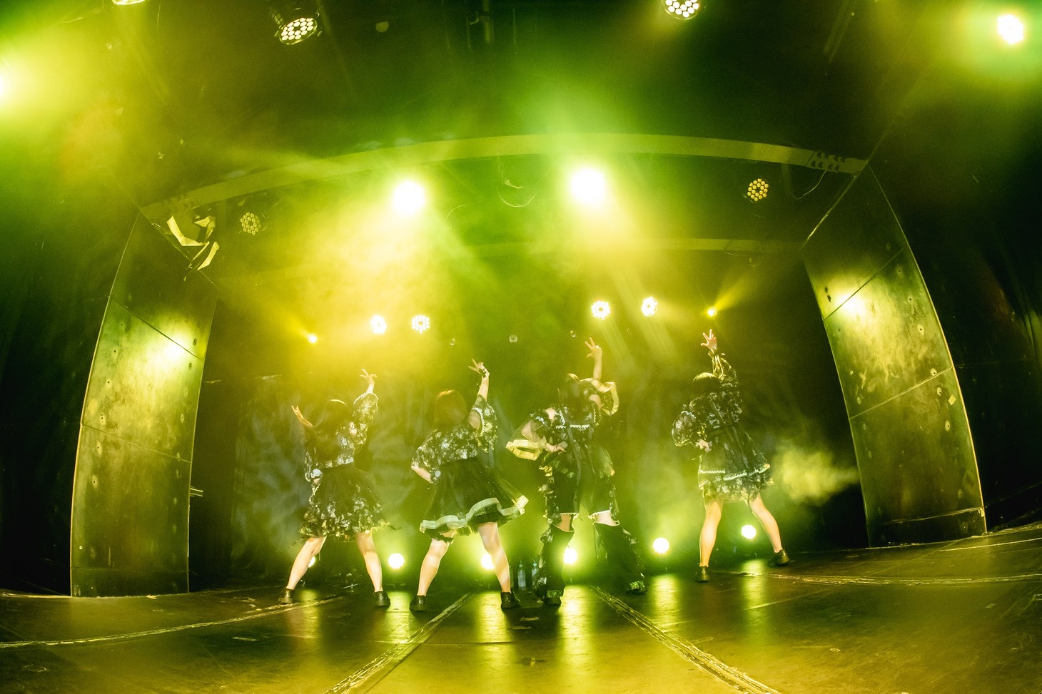 「fishbowl 1st oneman tour『ブリストルシュブンキン』」ファイナル公演の様子。（撮影：ヤギタツノリ）