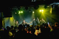 「fishbowl 1st oneman tour『ブリストルシュブンキン』」ファイナル公演の様子。（撮影：ヤギタツノリ）