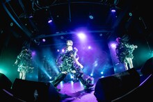 「fishbowl 1st oneman tour『ブリストルシュブンキン』」ファイナル公演の様子。（撮影：ヤギタツノリ）