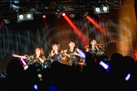 「fishbowl 1st oneman tour『ブリストルシュブンキン』」ファイナル公演の様子。（撮影：ヤギタツノリ）