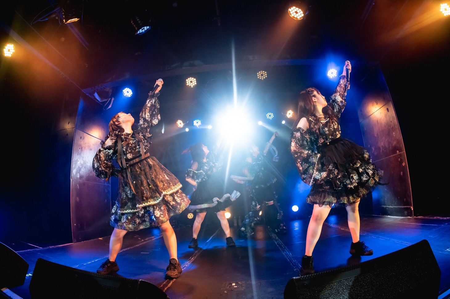 「fishbowl 1st oneman tour『ブリストルシュブンキン』」ファイナル公演の様子。（撮影：ヤギタツノリ）