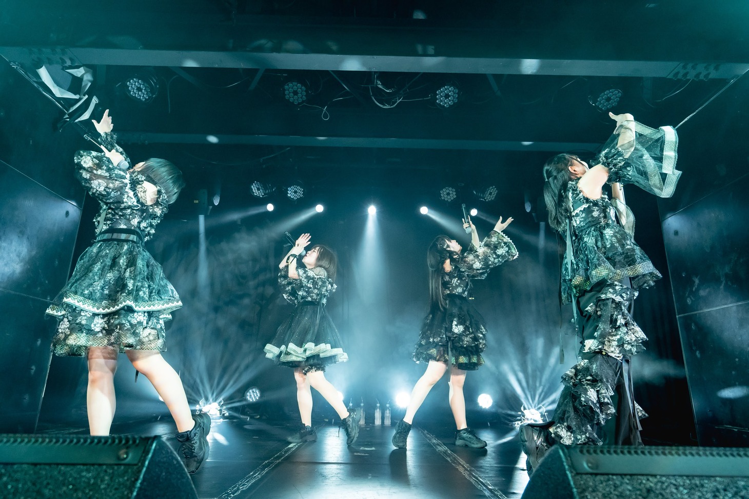 「fishbowl 1st oneman tour『ブリストルシュブンキン』」ファイナル公演の様子。（撮影：ヤギタツノリ）