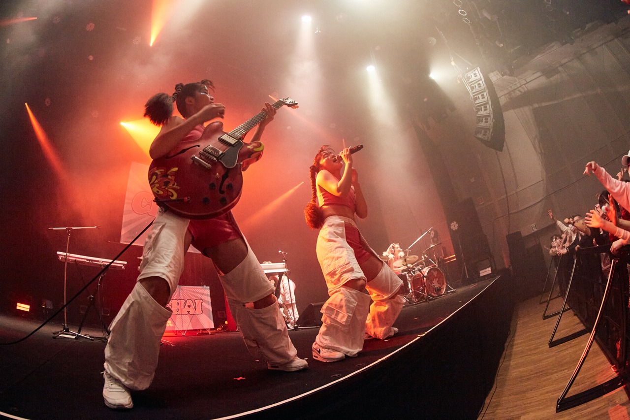 「CHAI JAPAN TOUR 2023『ジャジャーンTOUR』」東京・恵比寿ザ・ガーデンホール公演の様子。（Photo by Yoshio Nakaiso）