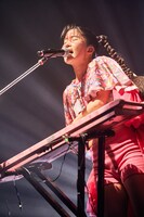 マナ（Vo, Key）（Photo by Yoshio Nakaiso）