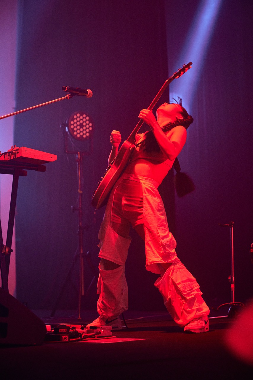 カナ（Vo, G, Key）（Photo by Yoshio Nakaiso）