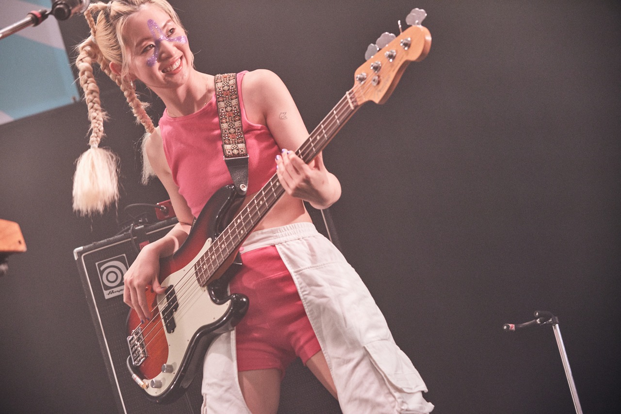 ユウキ（B, Cho, Key）（Photo by Yoshio Nakaiso）