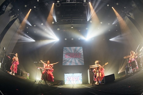 「CHAI JAPAN TOUR 2023『ジャジャーンTOUR』」東京・恵比寿ザ・ガーデンホール公演の様子。（Photo by Yoshio Nakaiso）