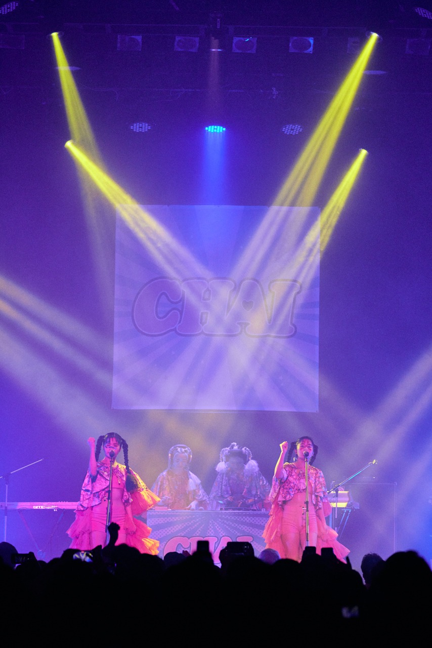 「CHAI JAPAN TOUR 2023『ジャジャーンTOUR』」東京・恵比寿ザ・ガーデンホール公演の様子。（Photo by Yoshio Nakaiso）