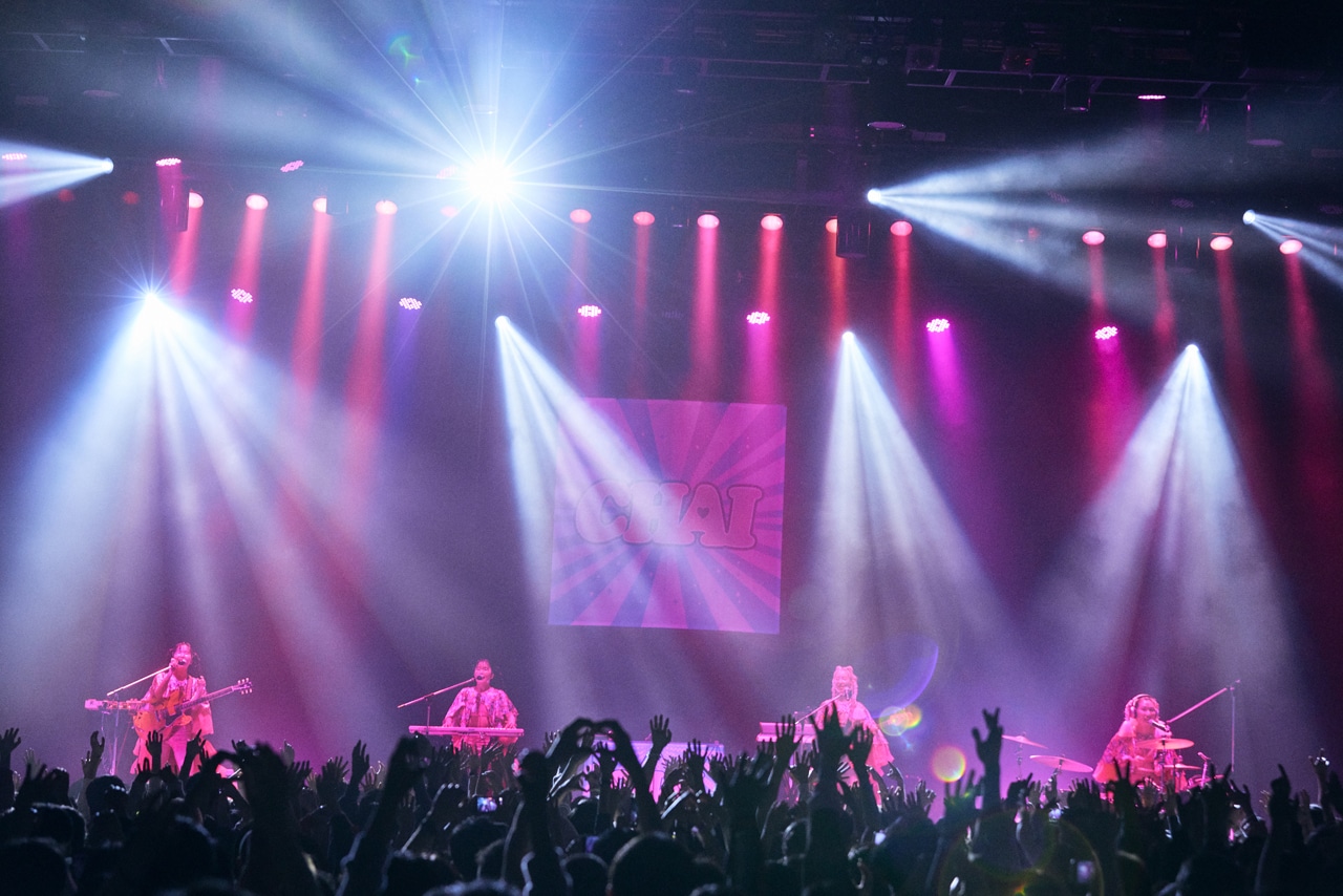 「CHAI JAPAN TOUR 2023『ジャジャーンTOUR』」東京・恵比寿ザ・ガーデンホール公演の様子。（Photo by Yoshio Nakaiso）
