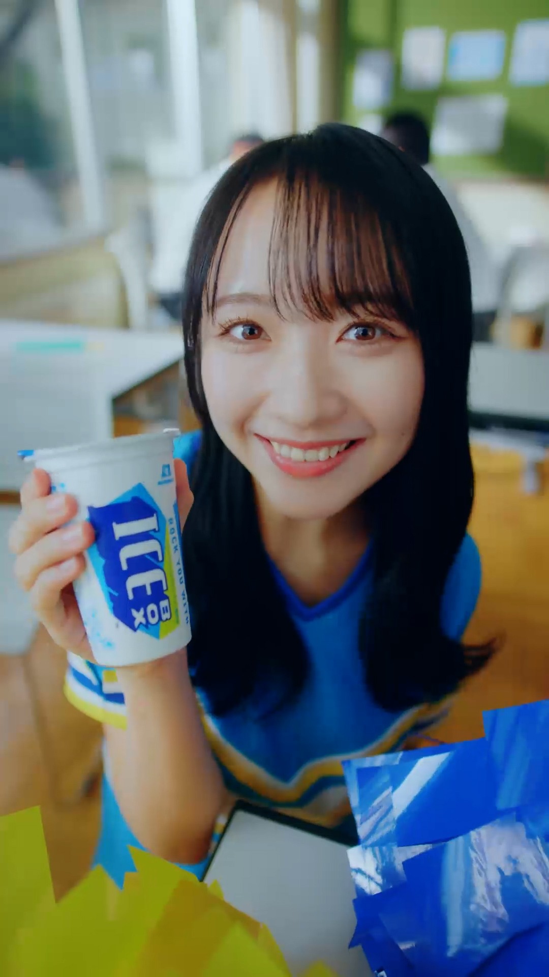 「アイスボックス」WebCM「これ、たったの15キロカロリー」編より。