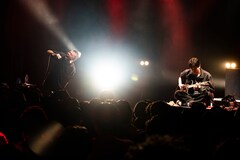 「俺にとっての東京は峯田和伸だった」MOROHAが銀杏BOYZと熱演繰り広げた自主企画「怒濤」