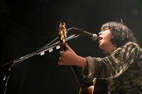 峯田和伸（Vo, G / 銀杏BOYZ）（Photo by MAYUMI）