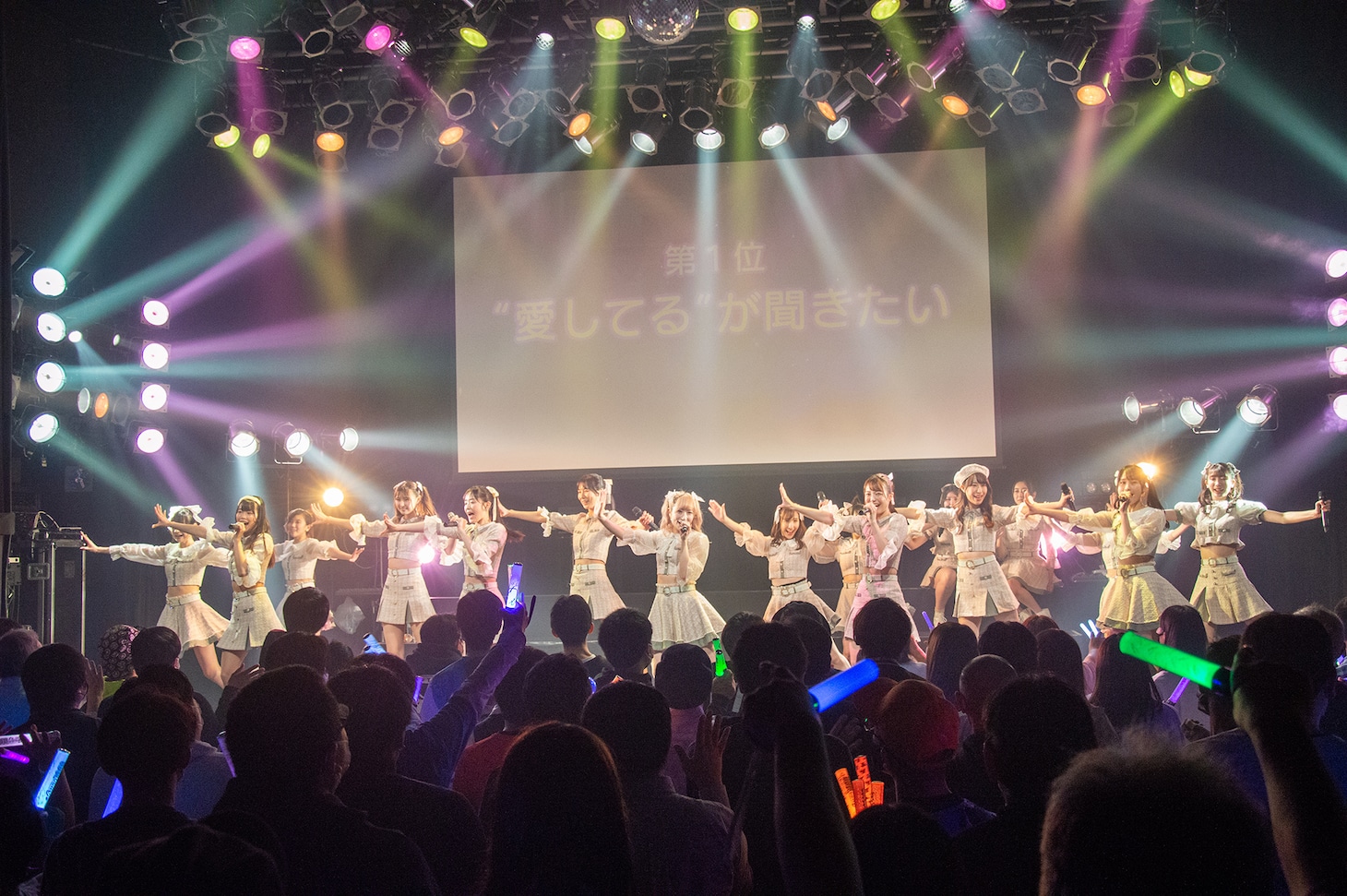 「アイドルカレッジ ベスト オブ ミュージック2023 神曲カウントダウン！全98曲の頂点はどれだ!?」の様子。