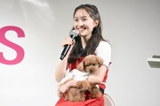 百田夏菜子と愛犬のピーチ。
