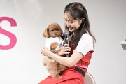 百田夏菜子と愛犬のピーチ。