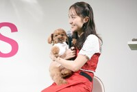 百田夏菜子と愛犬のピーチ。