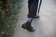 宮崎が着用してきた、BABYMETALグッズのソックス。