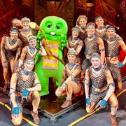 ガチャピンとシルク・ドゥ・ソレイユ。(c)ガチャムク