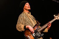 加藤慎一（B / フジファブリック）（撮影：森好弘）