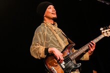 加藤慎一（B / フジファブリック）（撮影：森好弘）