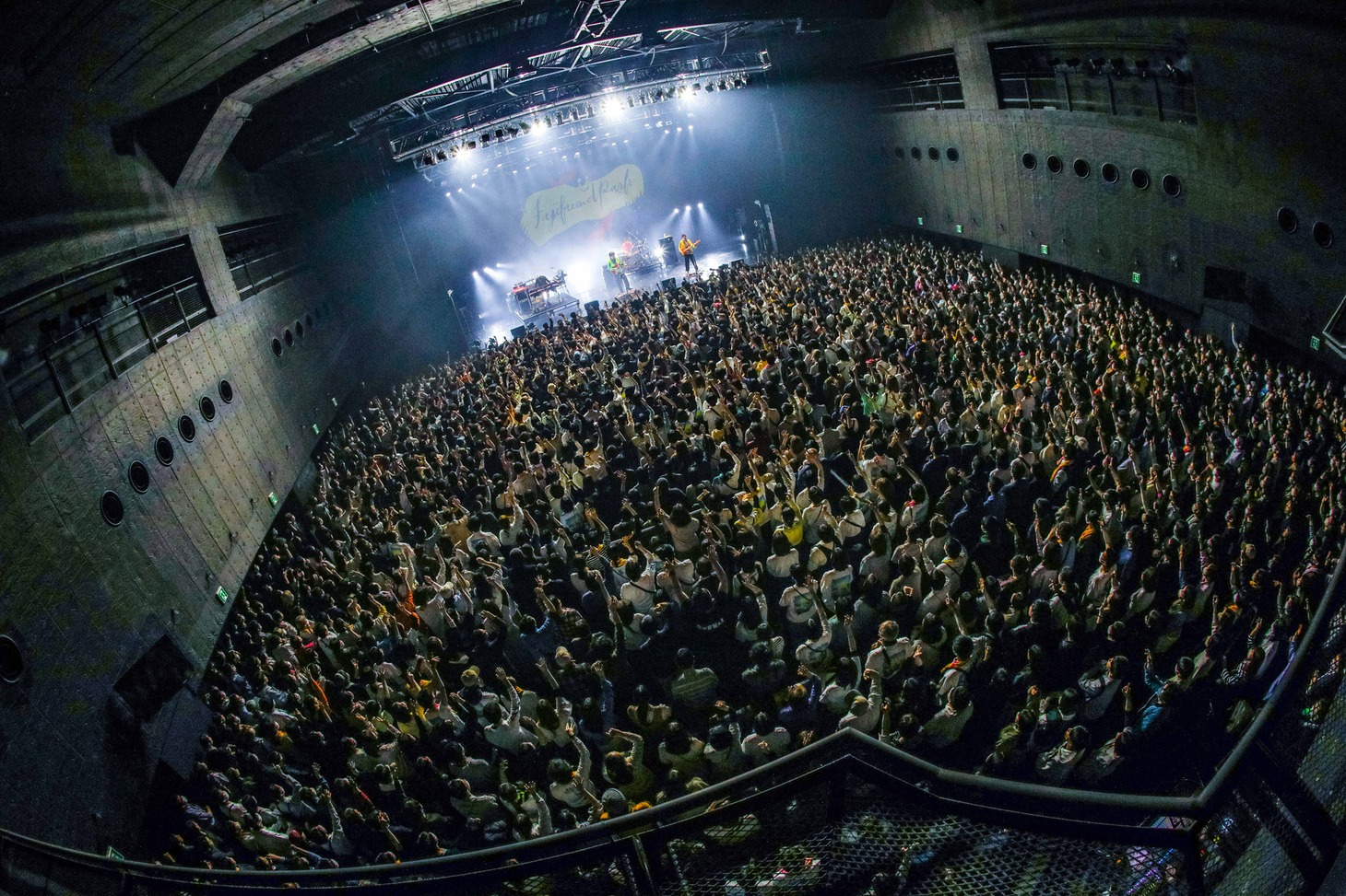 フジファブリックのライブの様子。（撮影：百恵）