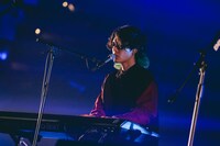 長谷川カオナシ（B, Cho, Key）（撮影：渡邉一生）