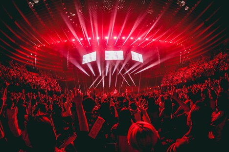 クリープハイプ「アリーナツアー 2023『本当なんてぶっ飛ばしてよ』」3月26日公演の様子。（撮影：渡邉一生）