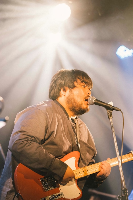澤部渡（Vo, G）（撮影：タマイシンゴ）