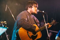 澤部渡（Vo, G）（撮影：タマイシンゴ）