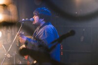 澤部渡（Vo, G）（撮影：タマイシンゴ）