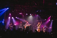 スカートとPUNPEE。（撮影：タマイシンゴ）