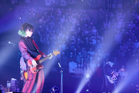 長谷川カオナシ（B, Cho, Key）（撮影：関信行）